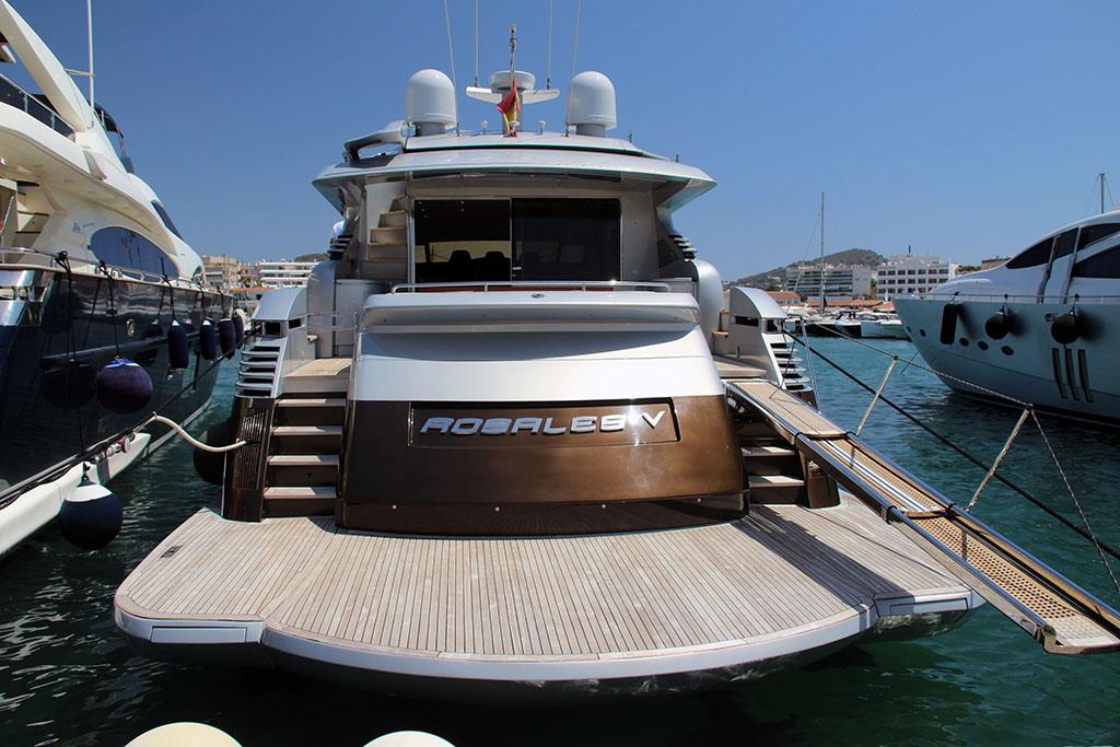 2009 PERSHING 90' 